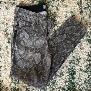 Wit and Wisdom snake print skinny jeans- stretchy waistband